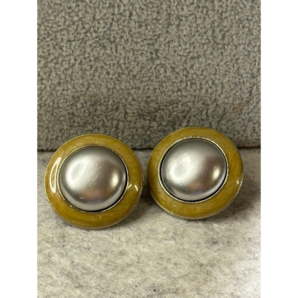#50. Vintage Two-tone Round Clip-on Earrings